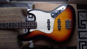 Bajo Fender Squier Jazz Bass