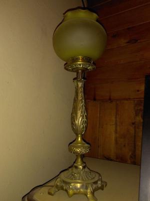 Hermosa lámpara antigua, bronce macizo. En Neuquén.