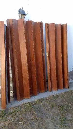 PUERTA PLEGADIZA DE MADERA. BUEN ESTADO. ESCUCHO OFERTA.