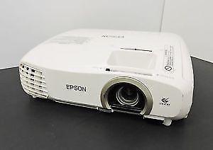 Proyector Epson  Full HD 3D impecable con 4 lentes 3D.
