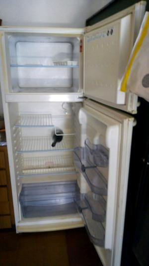 Vendo heladera con freezer