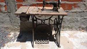 Maquina de coser Antigua