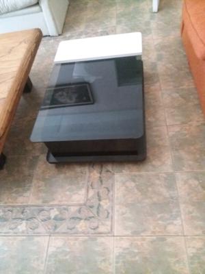 Mesa ratonera de vidrio con rueditas