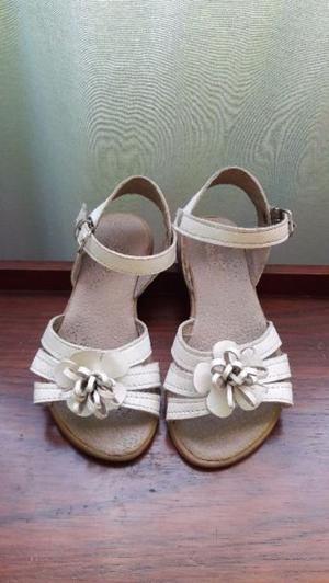 Vendo sandalias N°25