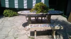 Juego de mesa y bancos para jardin