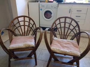 2 sillas de madera