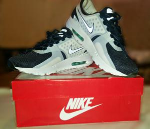 Nike Air Max Zero Essential