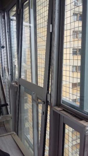 Vendo Puerta de Aluminio con marco y Vidrio
