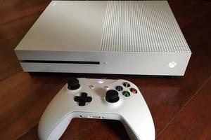 Xbox One S 500gb+2Joystick+3juegos