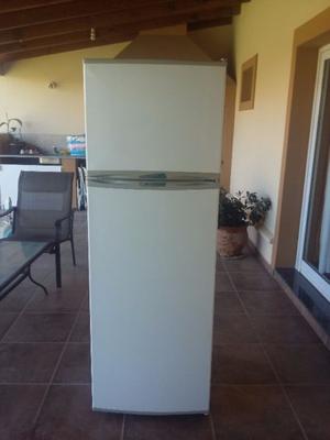 Vendo Heladera White Westinhouse de 360 ltrs. Excelente