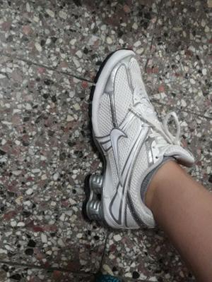Zapatillas blancas !!