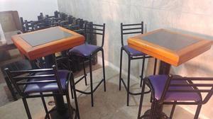 MESAS PARA BAR CON BANQUETAS. MADERA GRANDE, FIRME CON