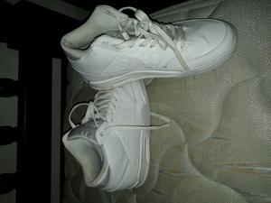 Vendo zapatillas Nike air flight blancas