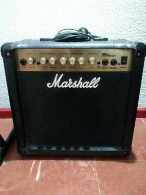 amplificador marshall mas guitarra