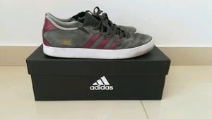 Líquido zapatillas Adidas talle 42