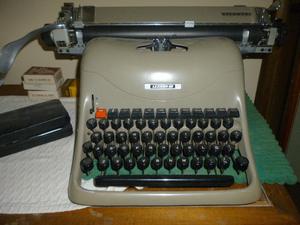 Maquina de escribir LEXIKON 80 Excelente estado