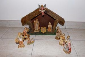 Pesebre con 10 figuras- Excelente estado!