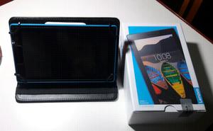 Tablet Lenovo nueva con funda, cristal templado y memoria