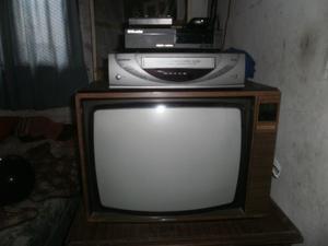 Vendo COMBO Videocasetera Audinac + Televisor Grundig 24 +