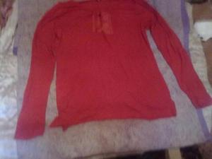 vendo remera manga larga roja