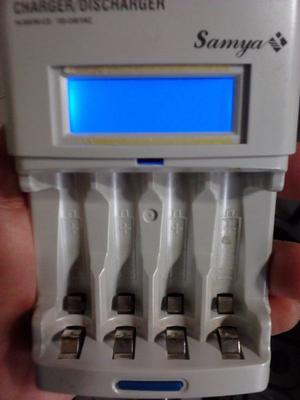 VENDO CARGADOR DE 4 PILAS AA y 4 AAA, “SAMYA” LCD