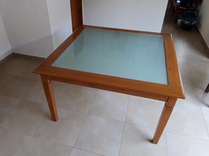 Vendo mesa de Guatambu 1.40 x 1.40 m. Macisa, con vidrio.