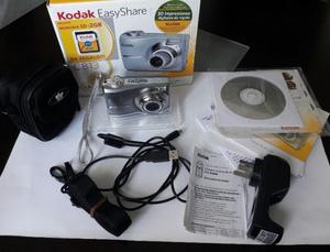 Cámara Digital Kodak con Zoom y Accesorios