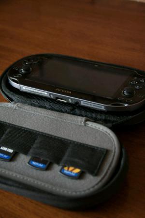 PSP Vita. Poco uso. 4 Juegos originales