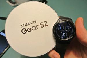 Reloj Samsung Gear S2 con caja y accesorios.
