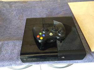 Xbox 360 con tres controles