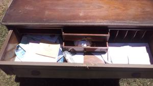 Antiguo escritorio cómoda