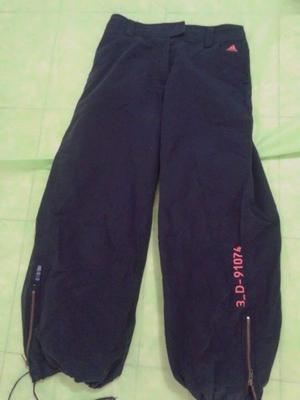 "Pantalón babucha Adidas T:M, tela súper resistente"