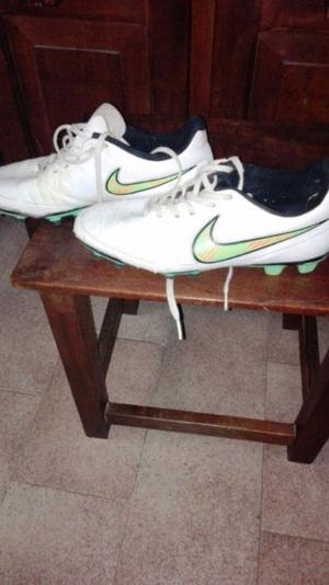 VENDO BOTINES NIKE DE FUTBOL USADOS