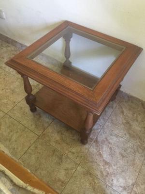 Mesa ratona de madera con vidrio