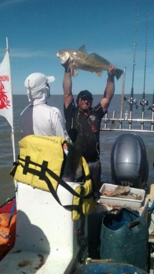 PESCA EMBARCADO EN LA RIA DE BAHIA BLANCA