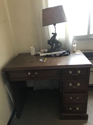 Vendo escritorio antiguo. Buen estado