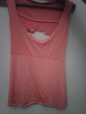 Vendo remera con corte en espalda