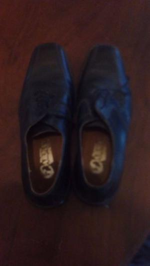 Zapatos negros formales para hombre