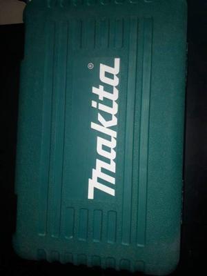 Vendo taladro makita