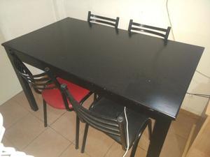 Mesa con sillas