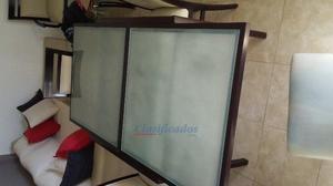 VENDO MESA EXTENSIBLE COLOR WENGUE Y VIDRIO ESMERILADO