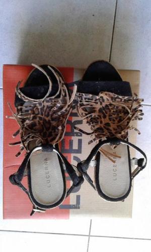 VENDO SANDALIAS CON DETALLES DE FECHOS EN ANIMAL PRINT, CON