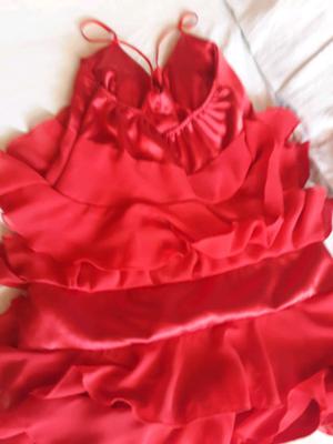 Vendo vestido de fiesta color rojo talle s