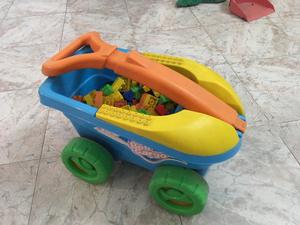 Carrito de arrastre con 300 cubitos de diferentes formas