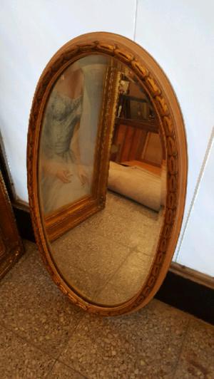 Hermoso espejo ovalado