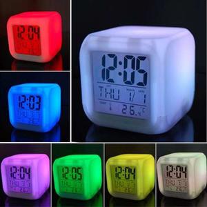 Reloj Despertador Cubo Cambia 7 Colores Temperatura Alarma