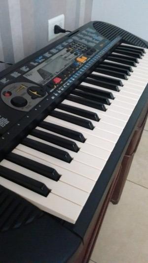 Teclado yamaha de 4 octavas incluye transformador