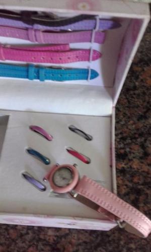 Hermoso y delicado reloj pulsera con mallas intercambiables