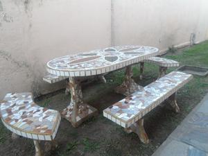 Mesa De Jardin Con Los 4 Bancos De Ceramica
