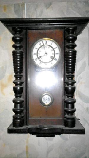 Reloj con péndulo antiguo